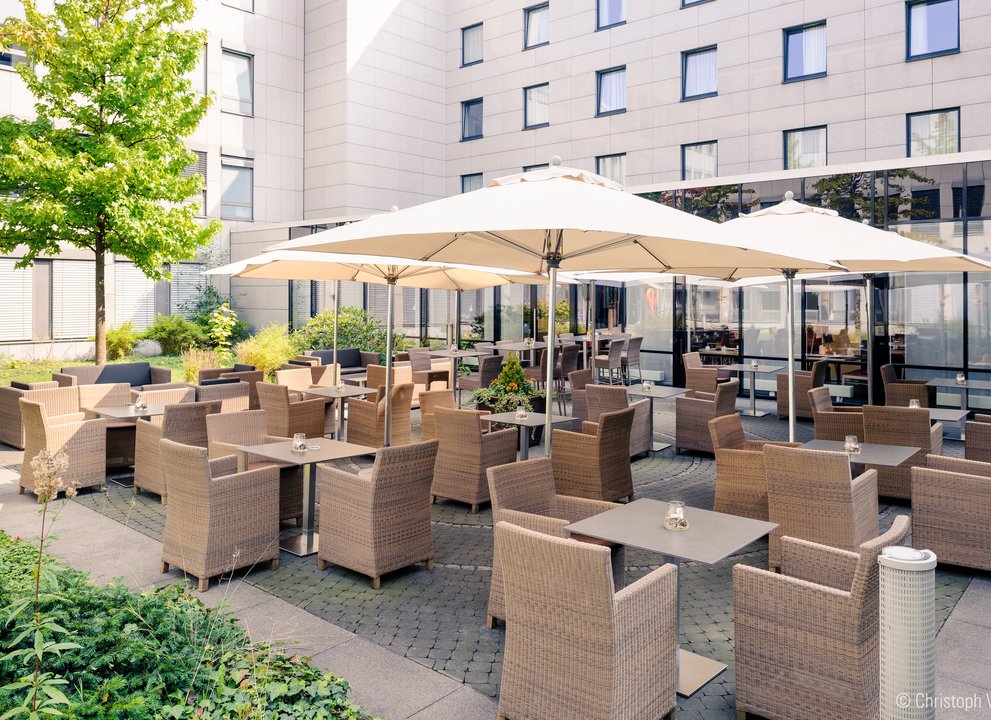 Mercure Hotel Düsseldorf City Nord - terrace | © ABACAPRESS/CHRISTOPH WEISS
